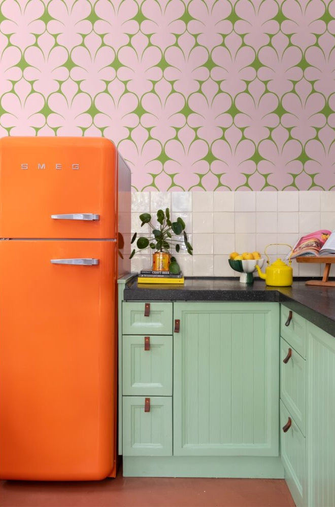 ESTAhome Retro Ornamenten behang voor meisjeskamer en tienerkamer voor retrolook roze groen 131563