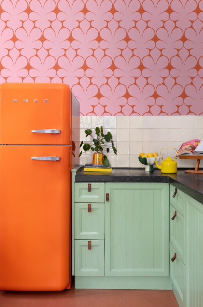 ESTAhome Retro Ornamenten behang voor meisjeskamer en tienerkamer voor retrolook roze rood 131564