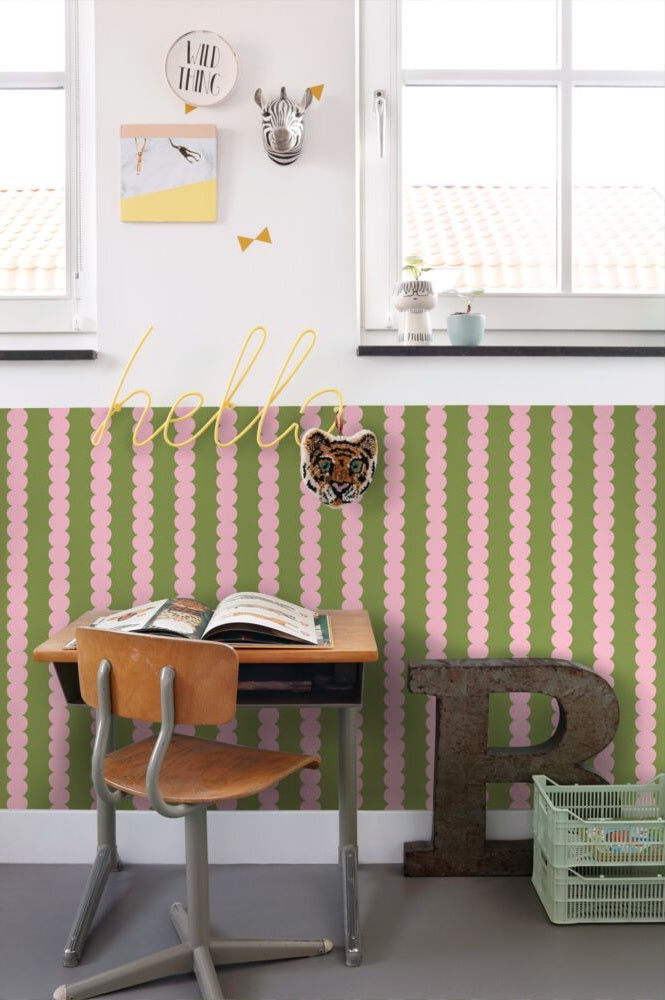 ESTAhome grafische strepen behang voor de kinderkamer meisjeskamer tienerkamer roze en groen 131749