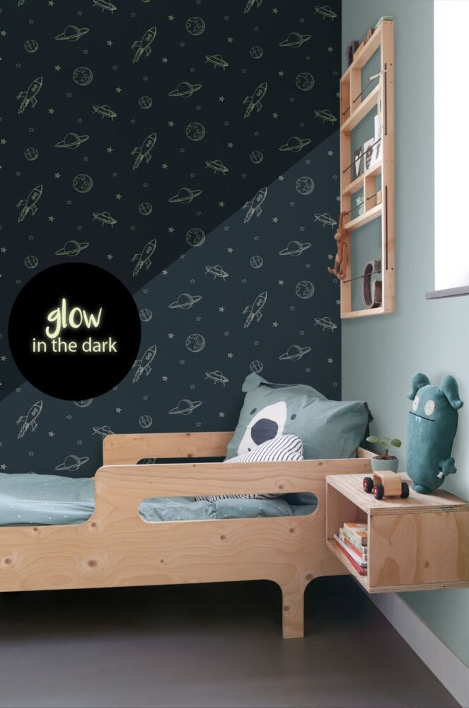 ESTAhome behang planeten in de ruimte behang glow in the dark jongenskamer blauw 139761