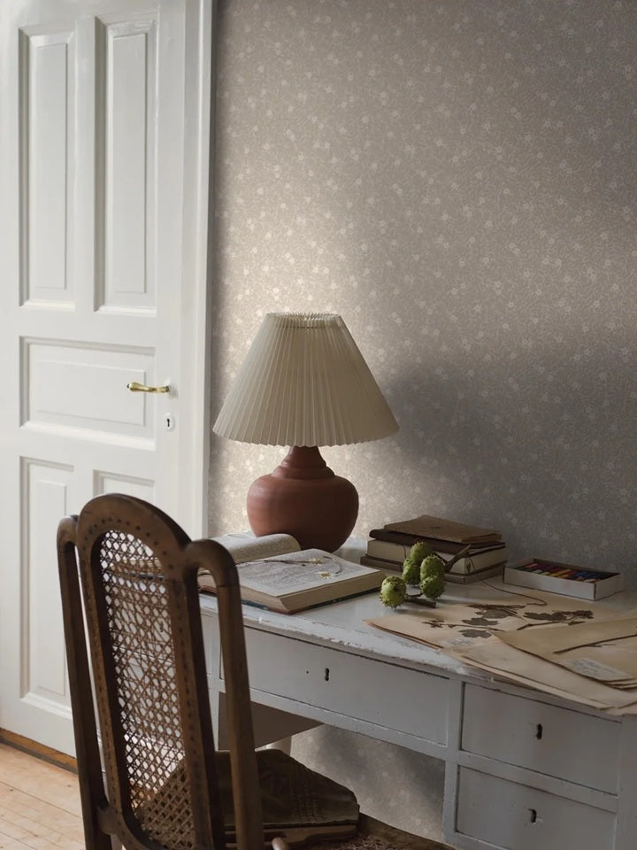 Myrten Borastapeter bloemen behang voor de meisjeskamer en babykamer beige 5713