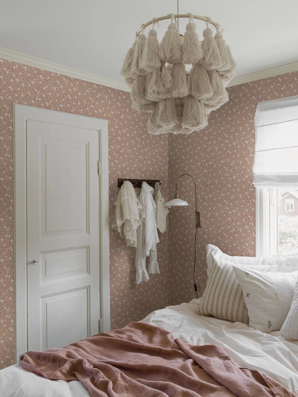 Borastapeter Myrten bloemen behang voor meisjekamer en babykamer terra beige 5733