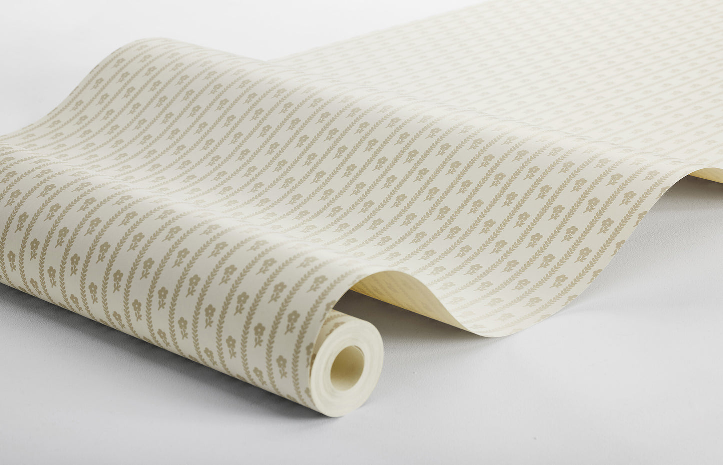 Borastapeter Lilla Lyckan bloemen behang meisjeskamer babykamer beige en creme 6955