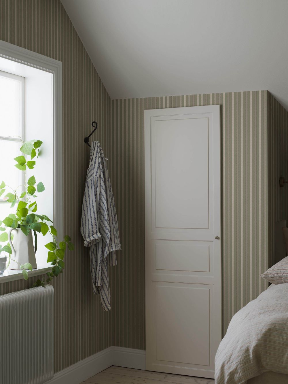 Borastapeter Pärlrand gestreept behang voor jongenskamer meisjeskamer en babykamer met stipjes groen beige 6980