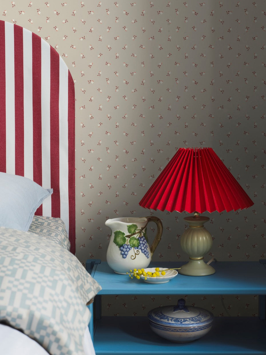 Borastapeter Petite Cherie bloemenbehang voor meisjeskamer of babykamer kleine bloemetjes beige