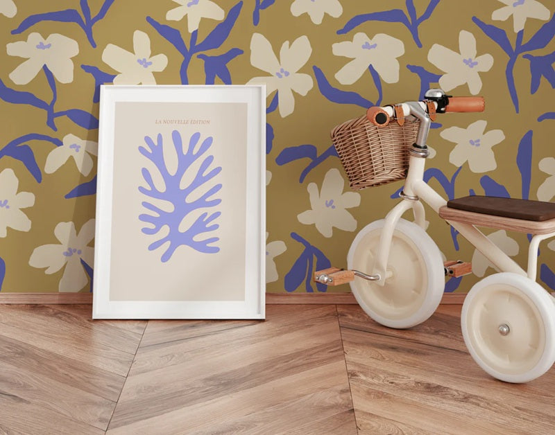 Petal Pop Annet weelink bloemen behang voor meisjeskamer kobalt blauw oker