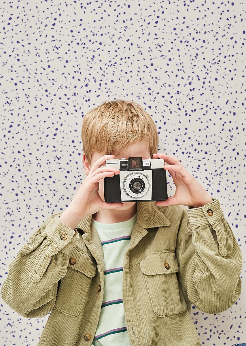 Bibelotte behang voor de kinderkamer terrazzo kobalt blauw