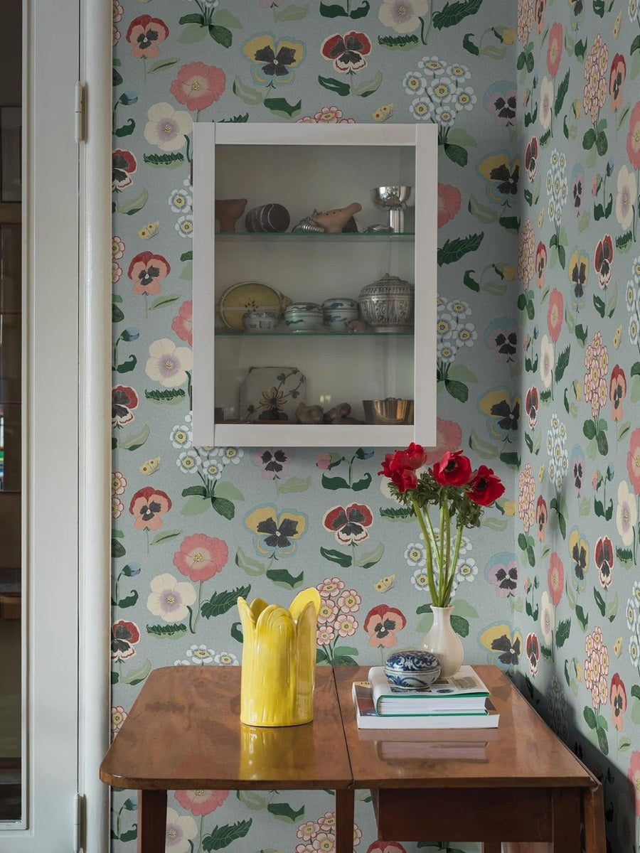 Borastapeter Astrid Wilson bloemen behang voor de kinderkamer Posy, lichtblauw