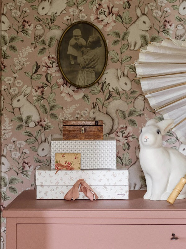 Borastapeter kinderbehang bosdieren behang roze konijnen eekhoorns Magic Forest 7476 roze