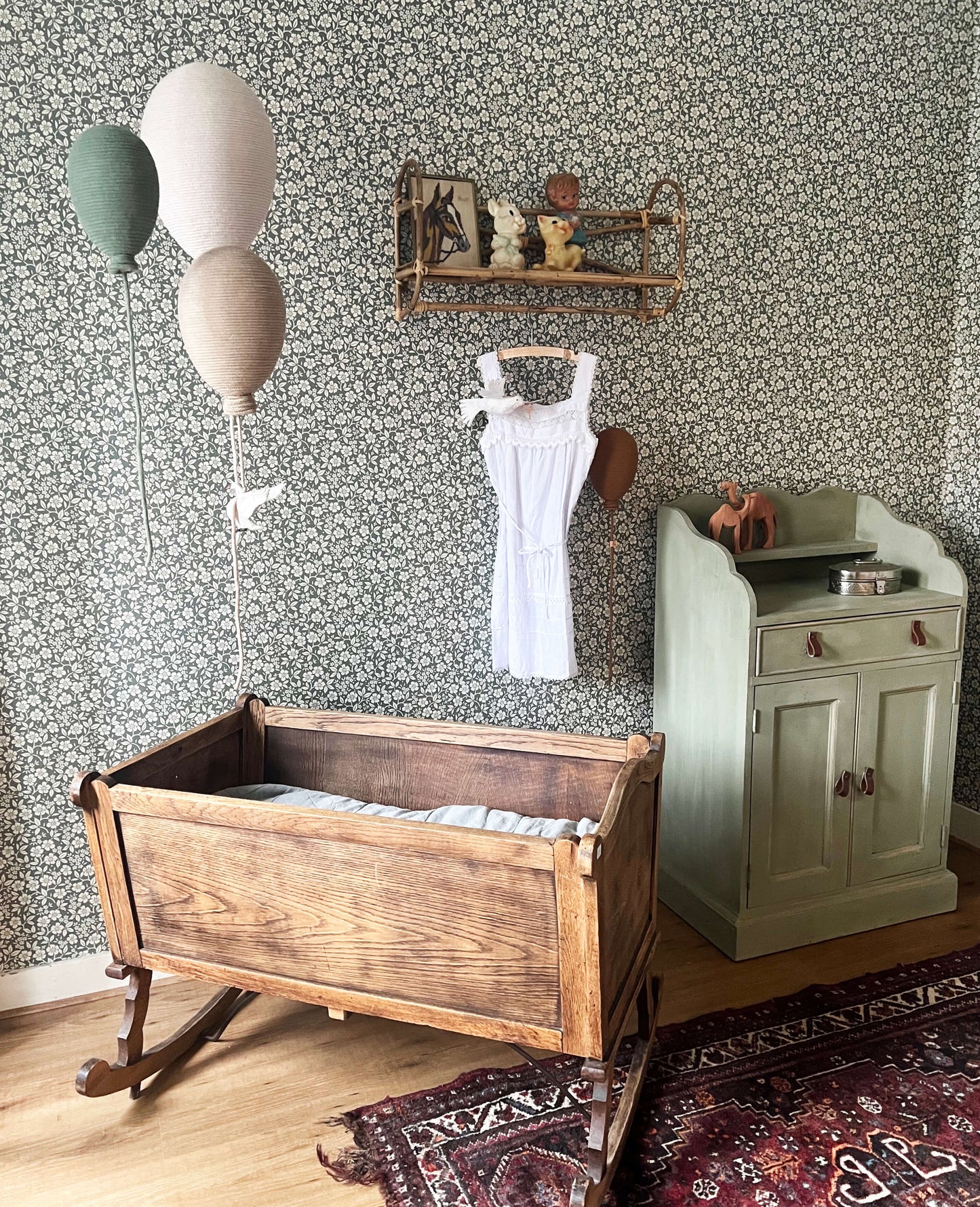 Creative Lab Amsterdam Flower Shower bloemen behang babykamer meisjeskamer groen