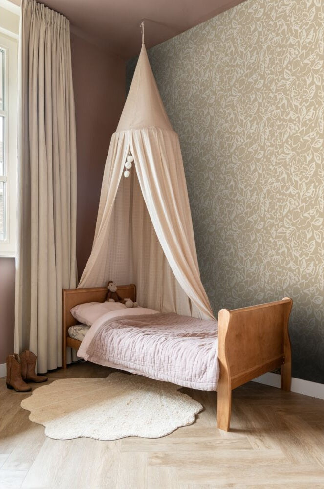ESTAhome bladeren en bloemenbehang voor meisjeskamer en babykamer beige 131376