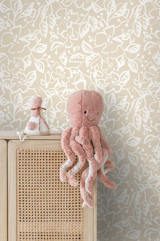 ESTAhome bladeren en bloemenbehang voor meisjeskamer en babykamer lichtbeige 131371