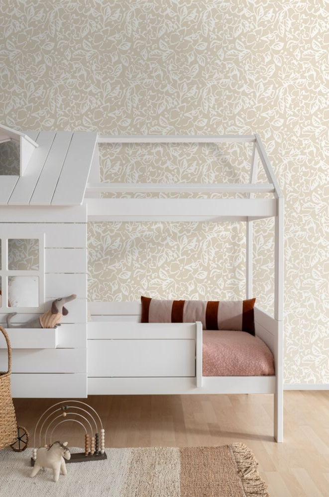 ESTAhome bladeren en bloemenbehang voor meisjeskamer en babykamer lichtbeige 131371