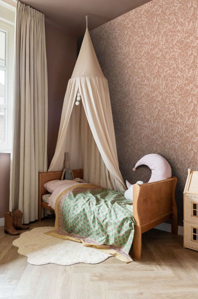 ESTAhome bladeren en bloemenbehang voor meisjeskamer en babykamer terra roze 131375
