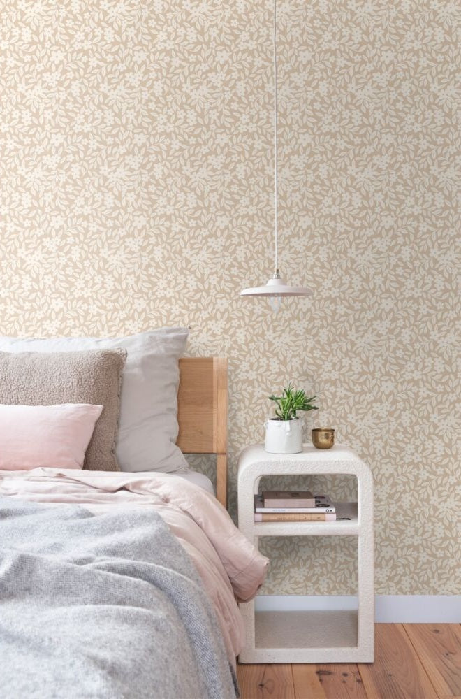 ESTAhome bloemetjes behang voor de meisjeskamer en babykamer beige 131438