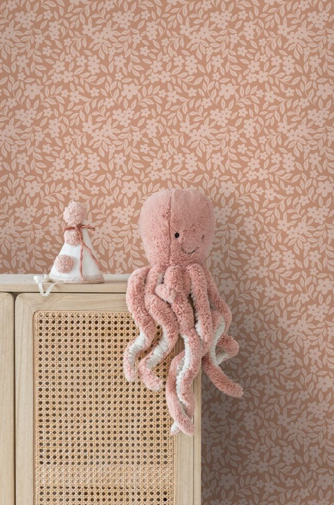 ESTAhome bloemetjes behang voor de meisjeskamer en babykamer terra roze 131445