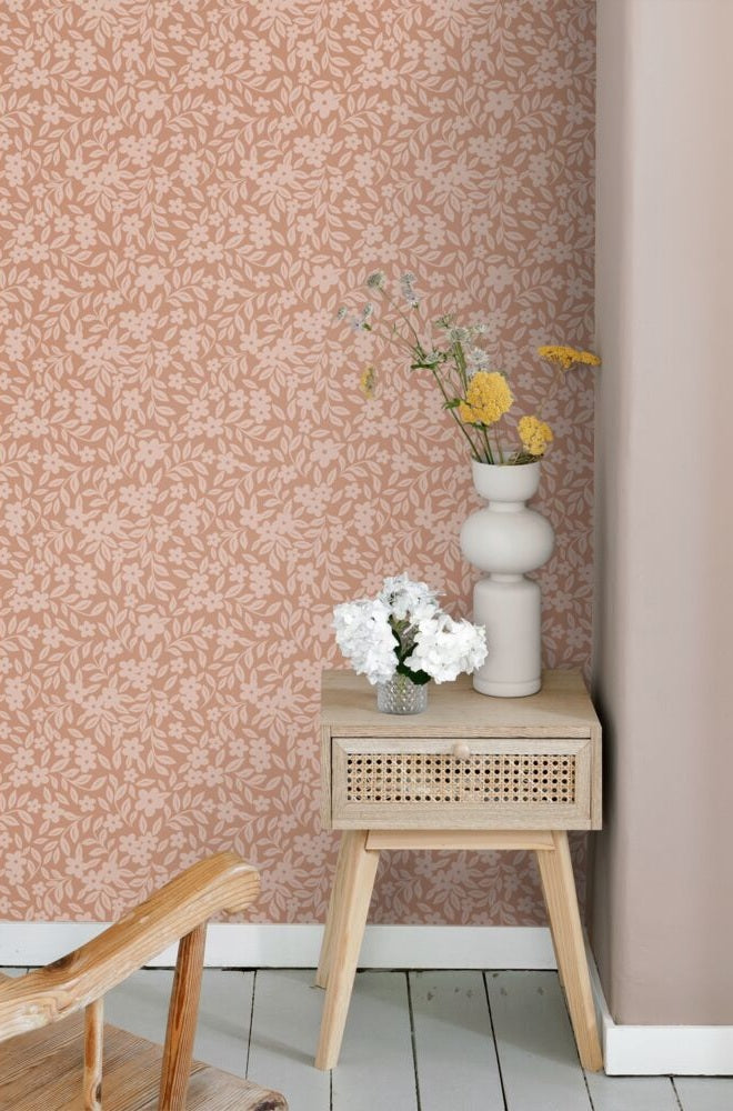 ESTAhome bloemetjes behang voor de meisjeskamer en babykamer terra roze 131445