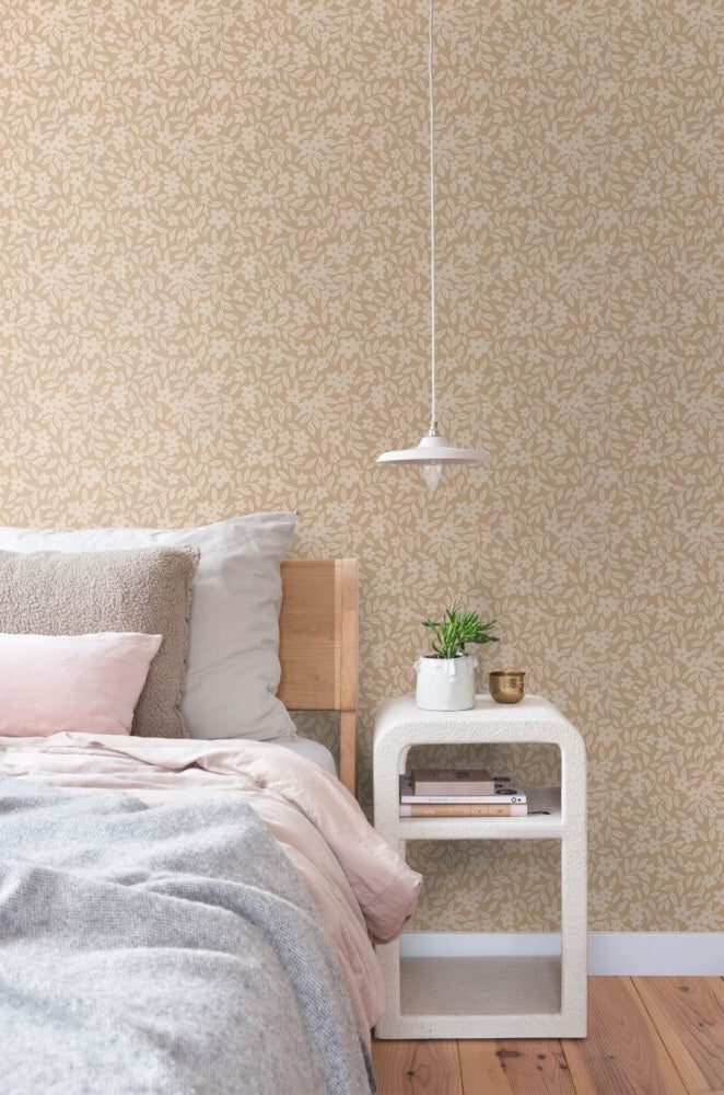 ESTAhome bloemetjes behang voor de meisjeskamer en babykamer  warm beige 131444