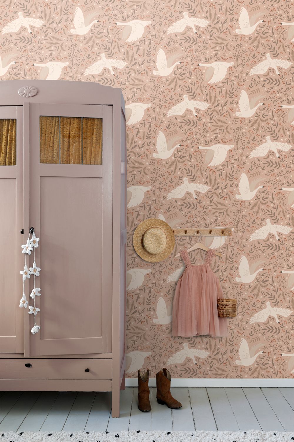 ESTAhome zwanen behang voor babykamer meisjeskamer met zwanen terra 130957