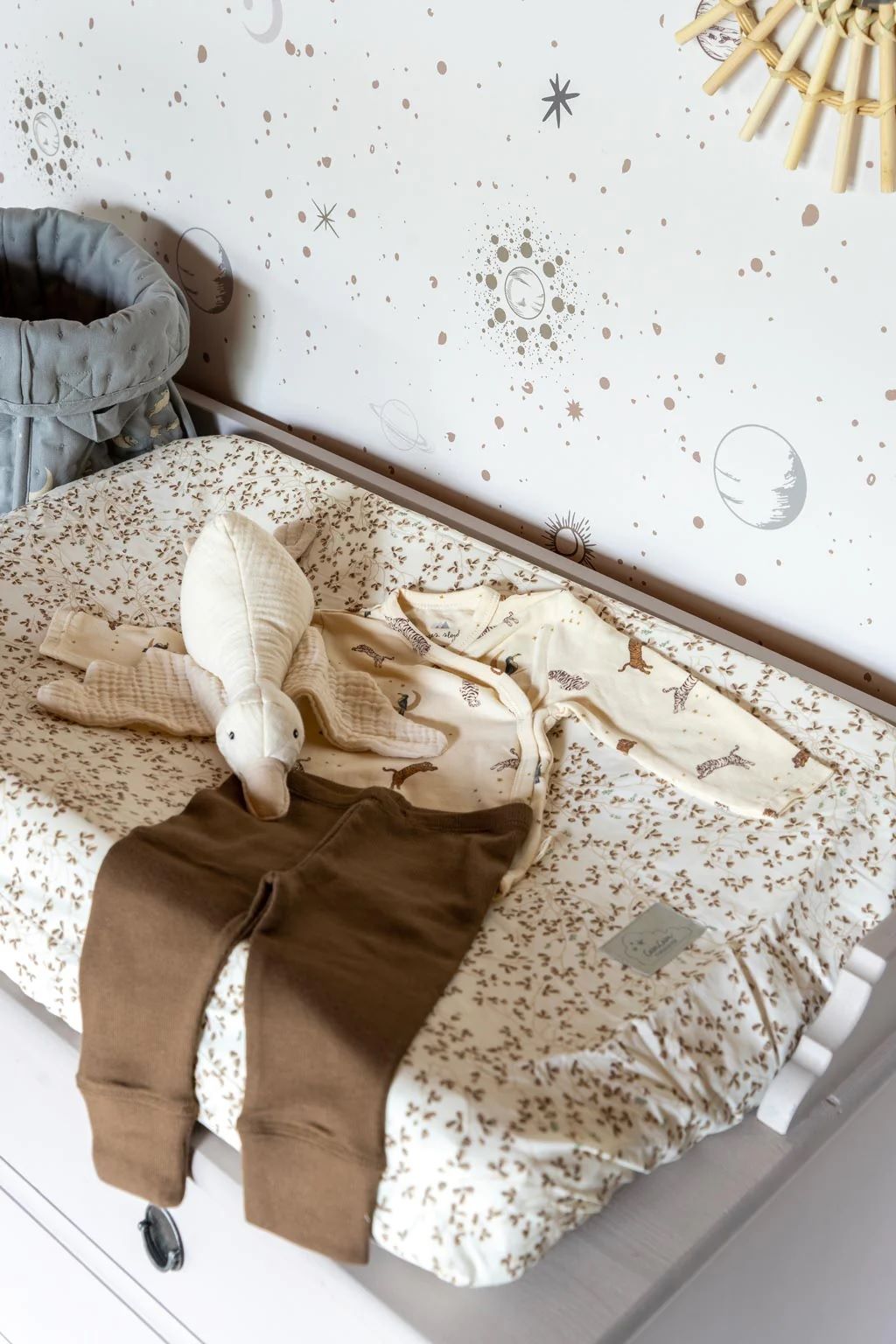 Little Amour ruimte behang voor de kinderkamer space stars wit