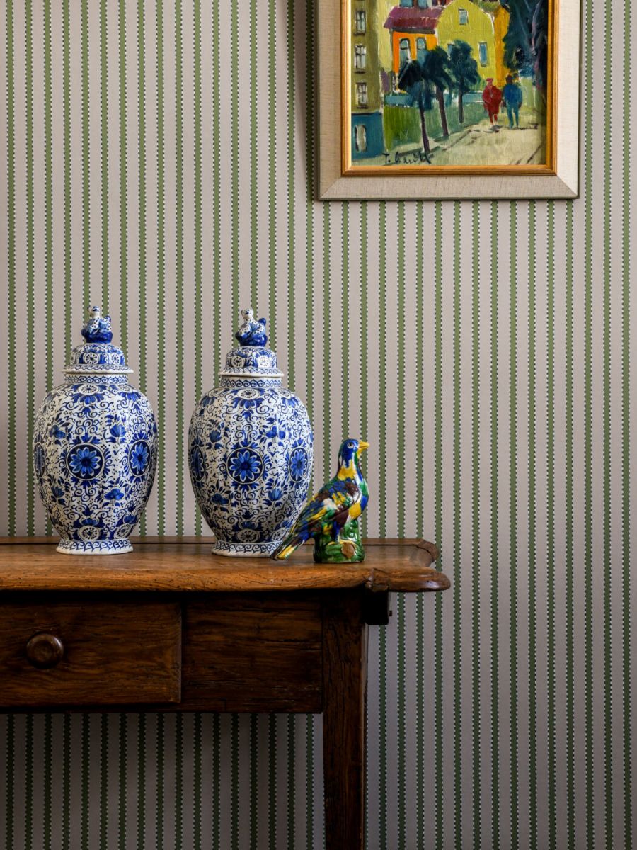 Langelid von Bromssen stitched stripe strepen behang voor de kinderkamer groen zand