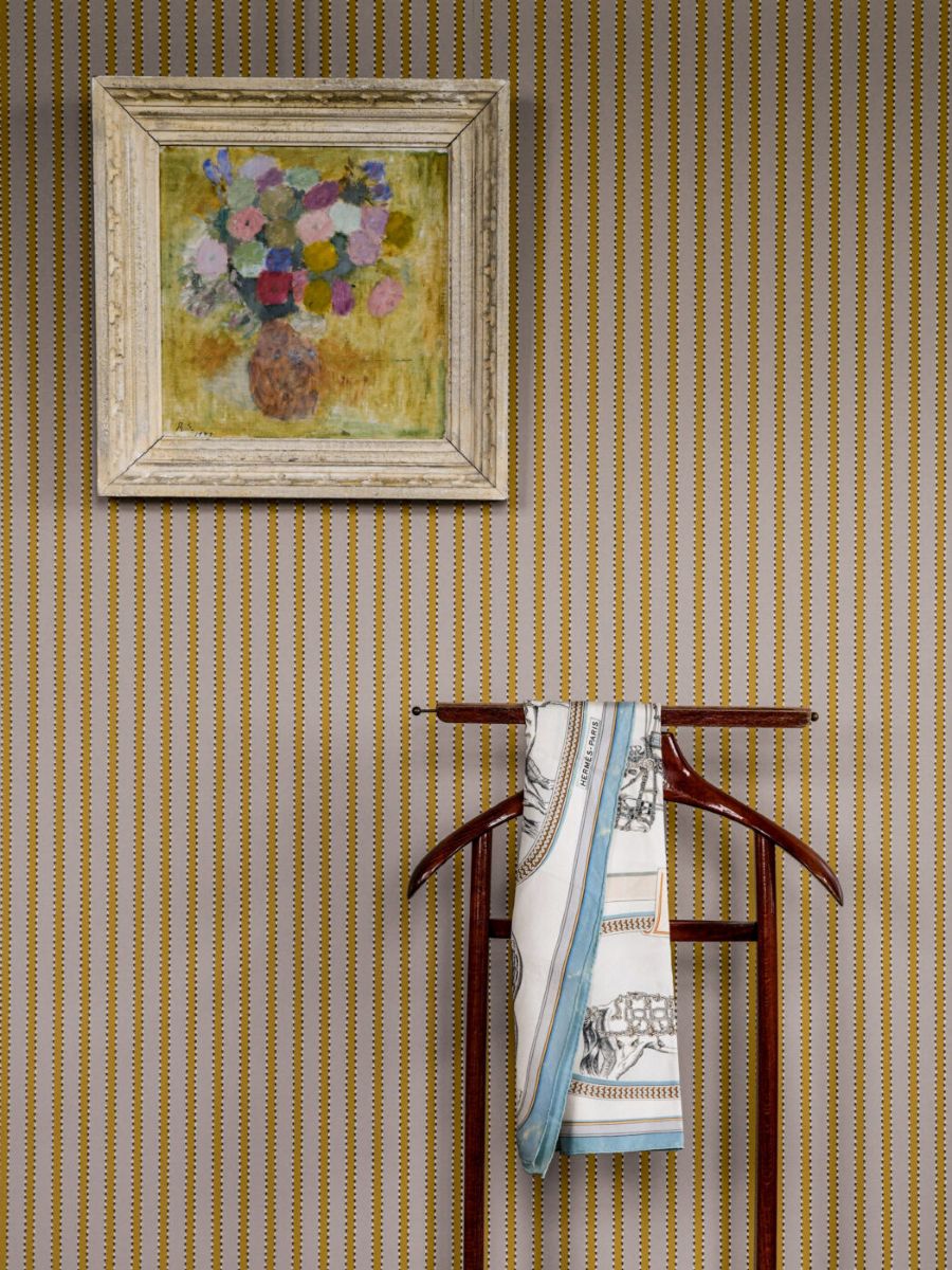 Langelid von Bromssen stitched stripe strepen behang voor de kinderkamer oker  zand