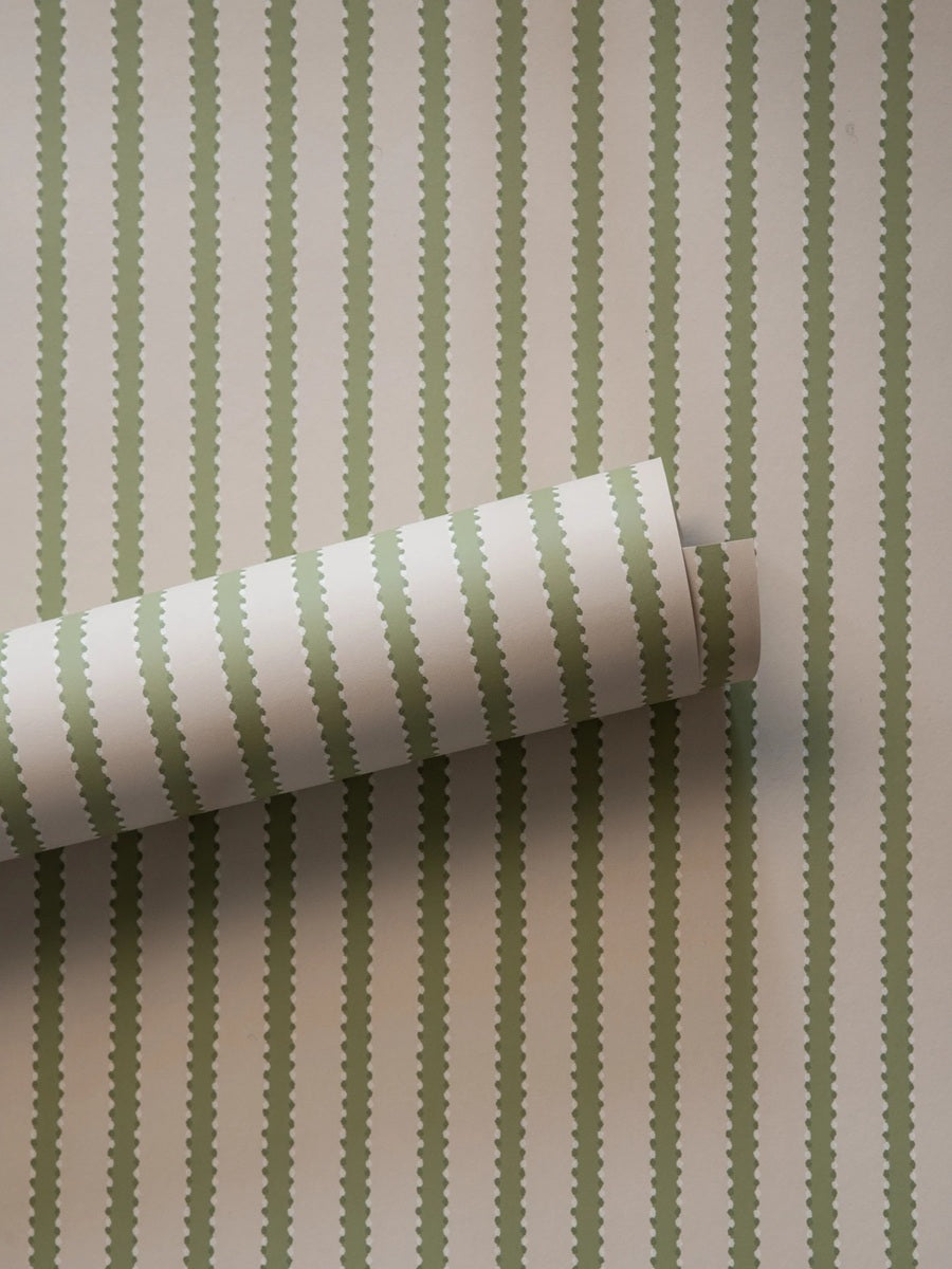 Langelid Von Brommsen olive olijfgroen strepen behang voor de kinderkamer