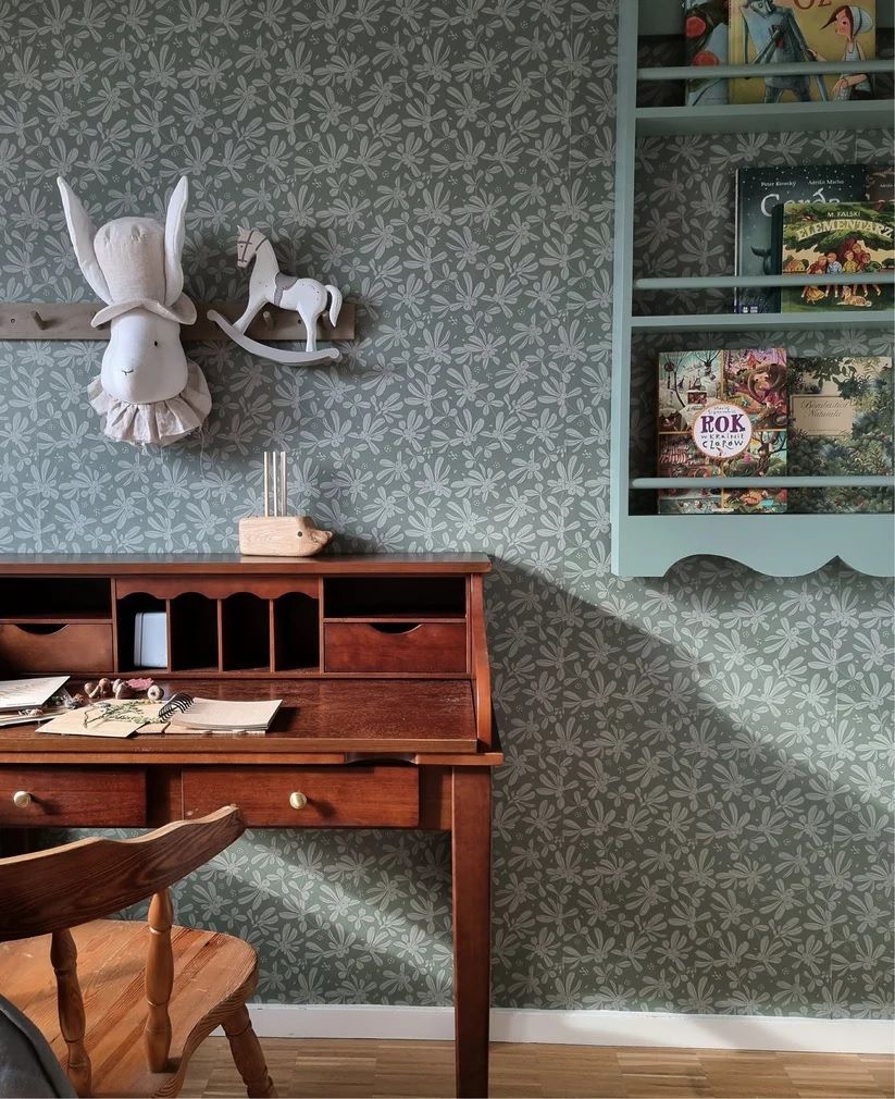Matuu bloemenbehang voor de kinderkamer Barberries groen