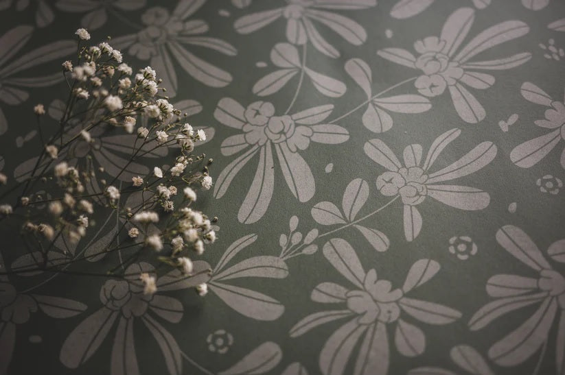 Matuu bloemenbehang voor de kinderkamer Barberries groen