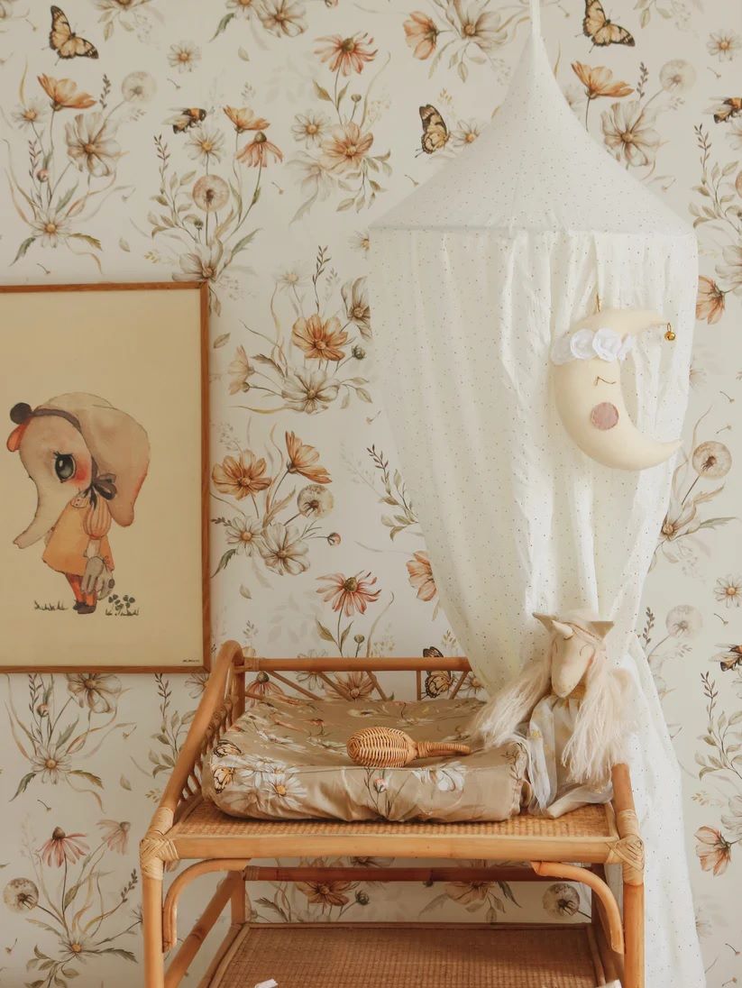 Matuu bloemenbehang kinderkamer Gouden Weide grote bloemen wit