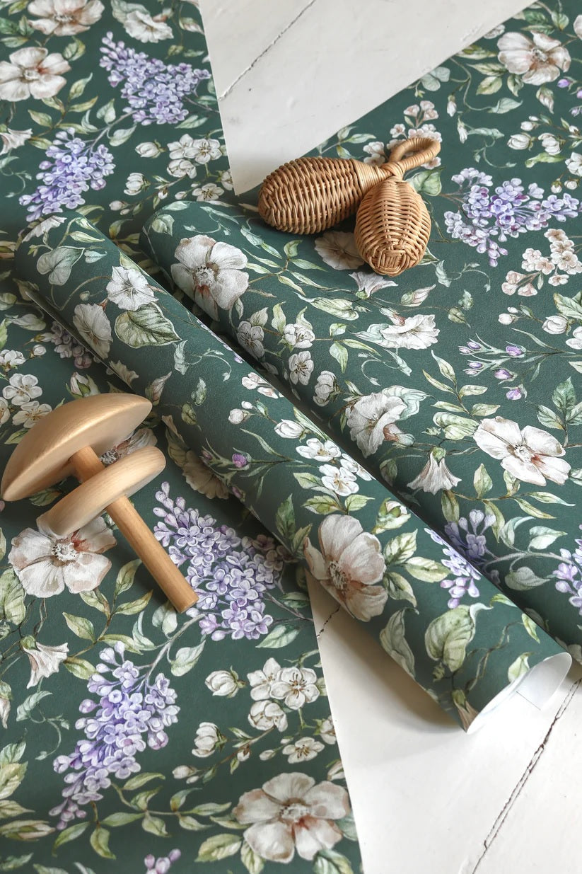 Matuu bloemen behang voor de kinderkamer May Garden groen
