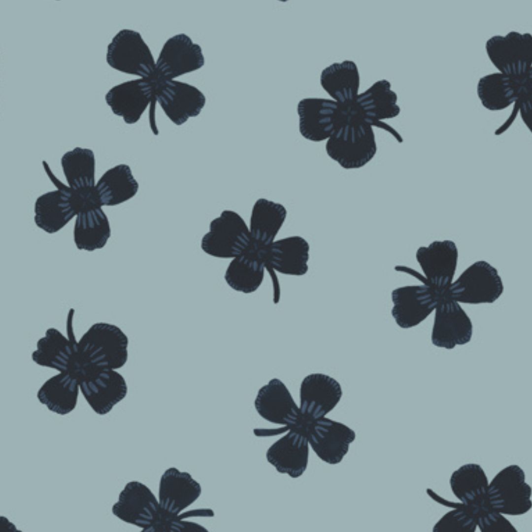 Joelle Wehkamp x Meet me at the wall lucky clover klavertjes behang voor de kinderkamer jongenskamer meisjekamer blauw