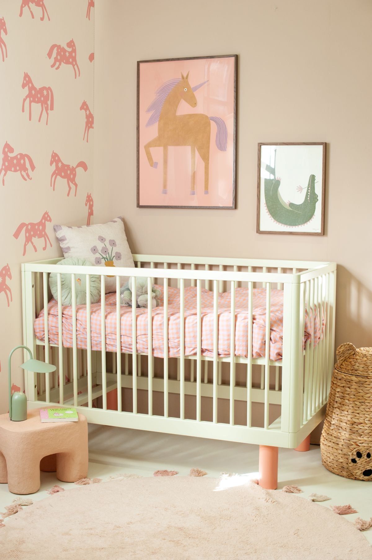 Joelle Wehkamp x Meet me at the wall magic horses paarden behang voor de kinderkamer meisjeskamer creme roze