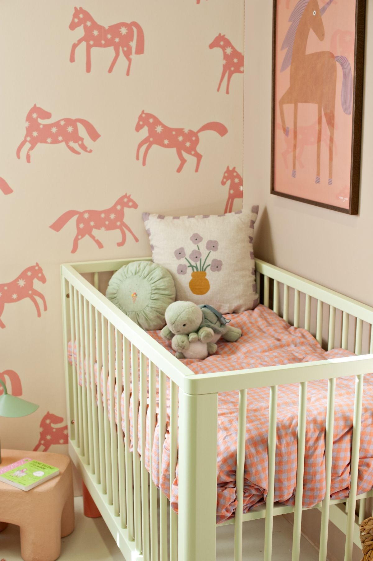 Joelle Wehkamp x Meet me at the wall magic horses paarden behang voor de kinderkamer meisjeskamer creme roze