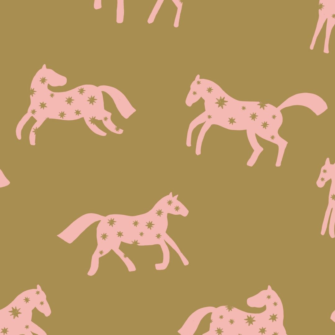 Joelle Wehkamp x Meet me at the wall magic horses paarden behang voor de kinderkamer meisjeskamer kaki roze