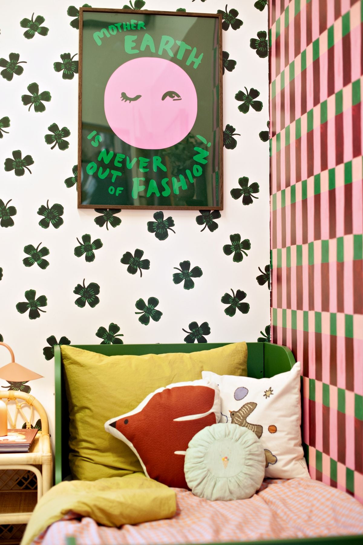 Joelle Wehkamp x Meet me at the wall lucky clover klavertjes behang voor de kinderkamer meisjeskamer groen