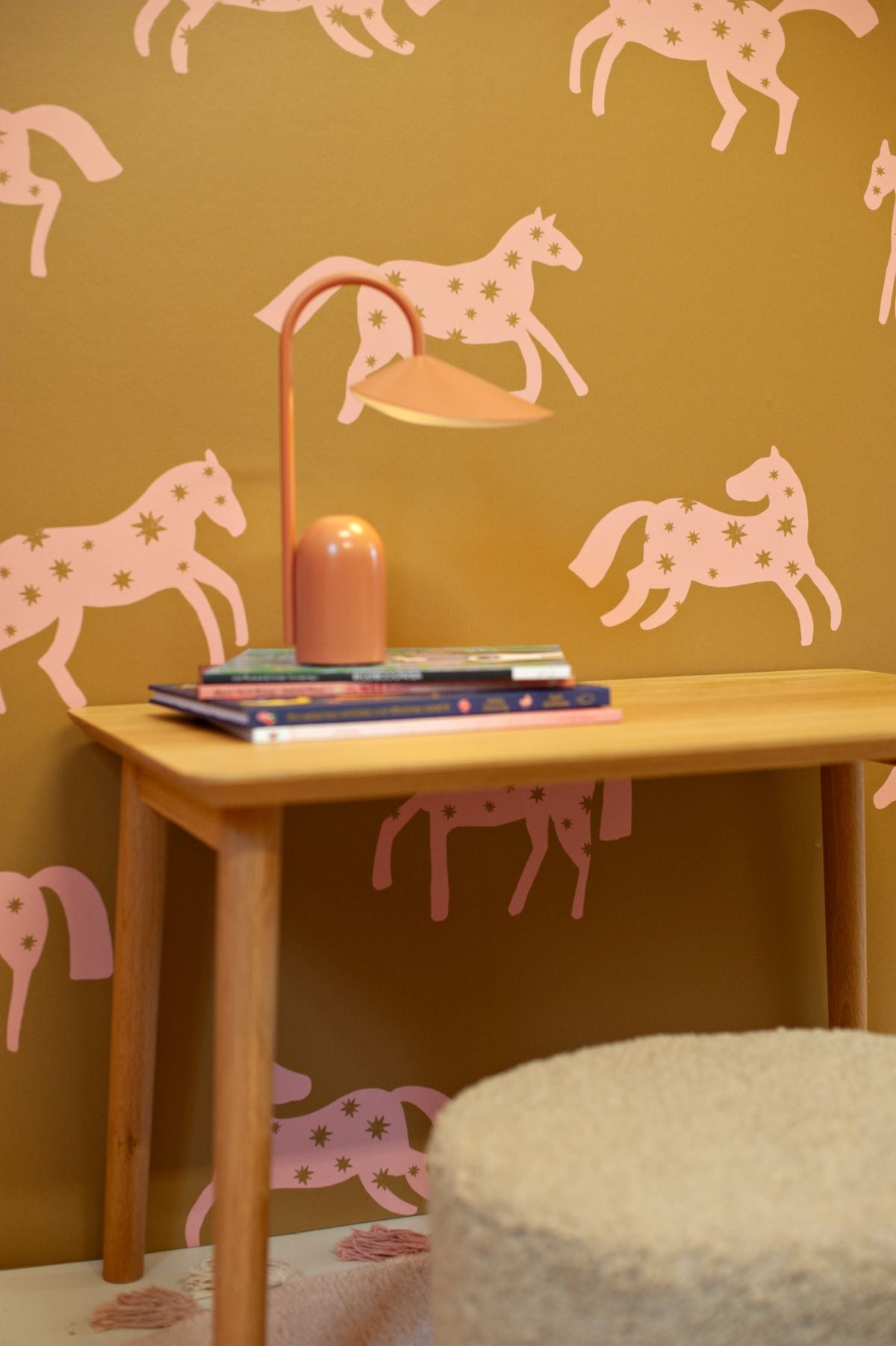 Joelle Wehkamp x Meet me at the wall magic horses paarden behang voor de kinderkamer meisjeskamer kaki roze