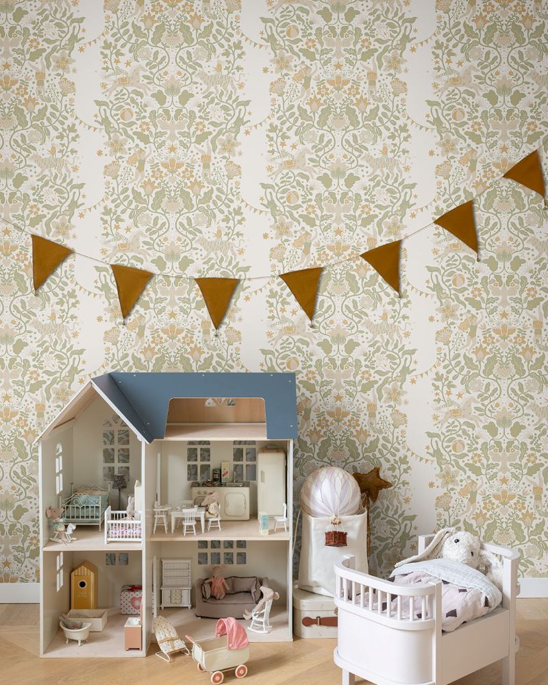 Midbec Cirkus behang voor de kinderkamer uit de collectie Resan. Circus behang voor de kinderkamer beige en olijfgroen 29025