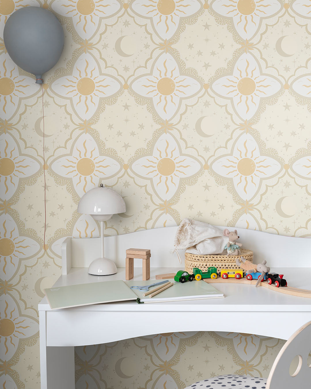 Midbec behang voor de meisjeskamer kinderkamer beige en geel maan en zon 29032