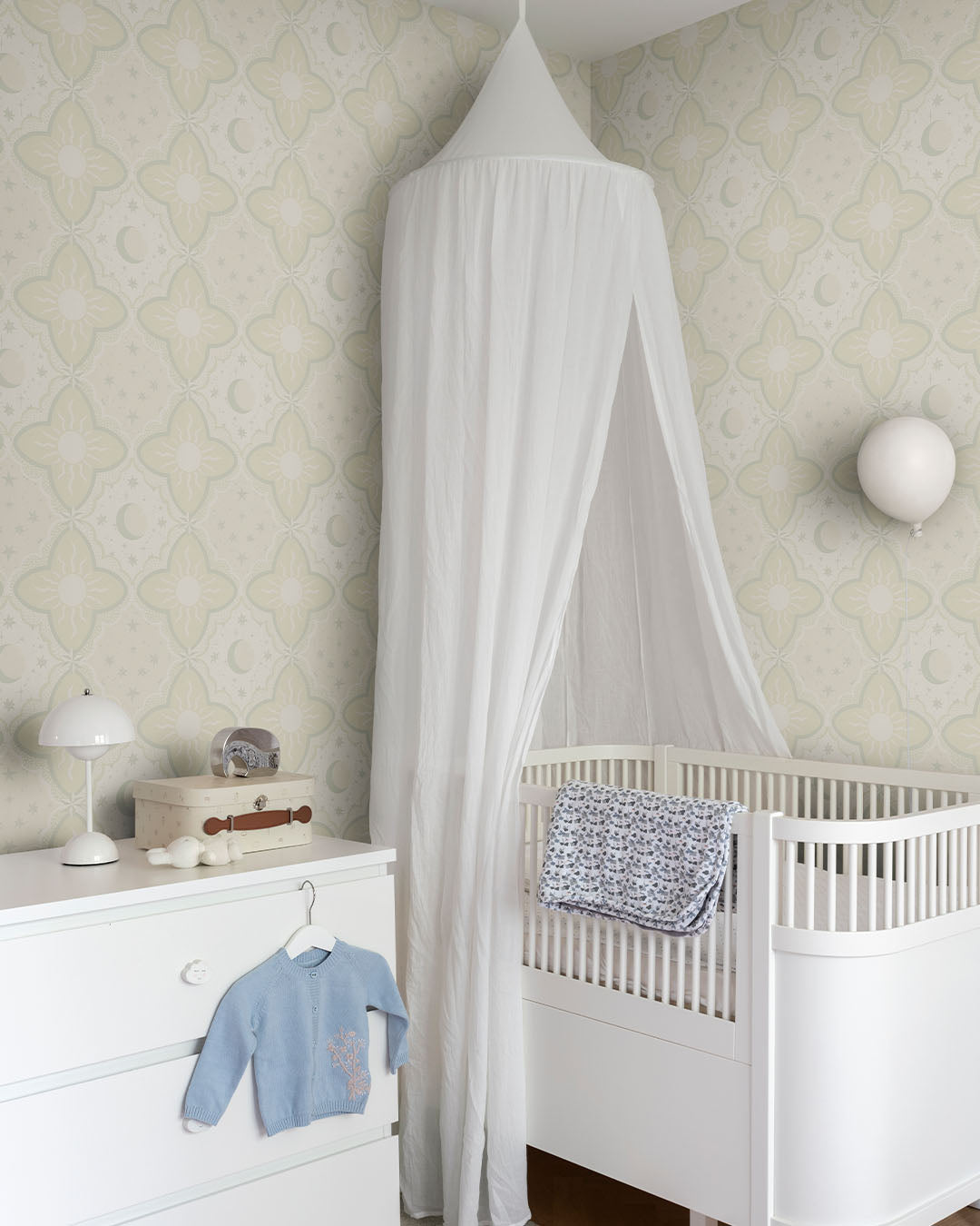 Midbec behang voor de meisjeskamer kinderkamer beige en grijs maan en zon 29031