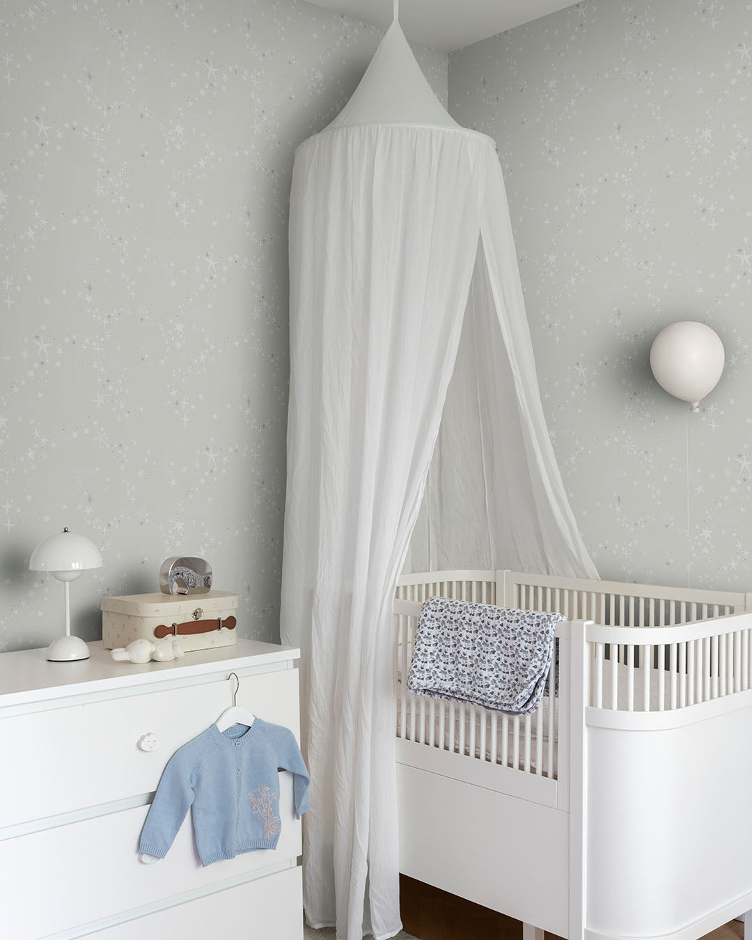 Midbec sterren behang voor de kinderkamer Stjärnorna grijs 29019