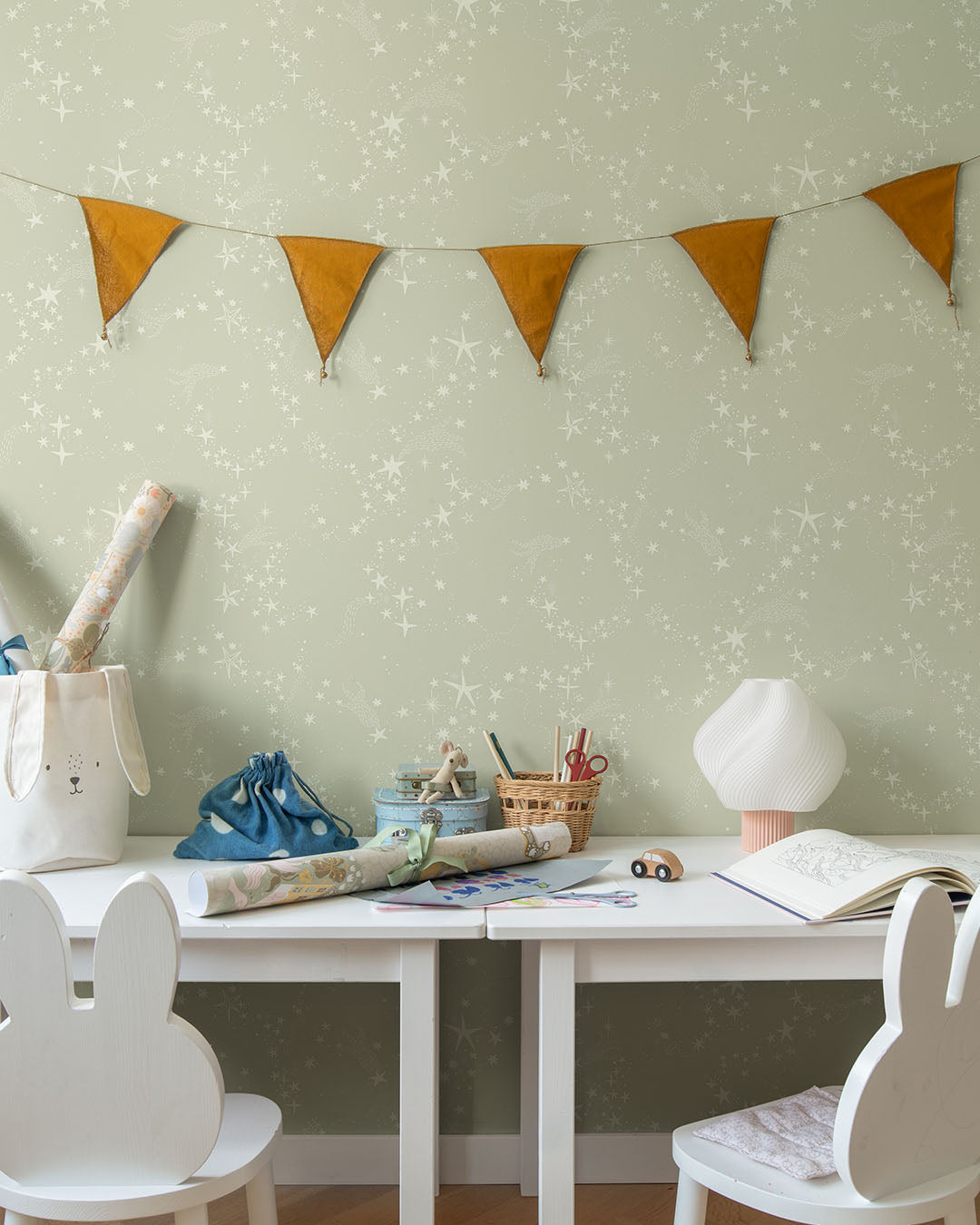 Midbec sterren behang voor de kinderkamer Stjärnorna lichtgroen sage 29021
