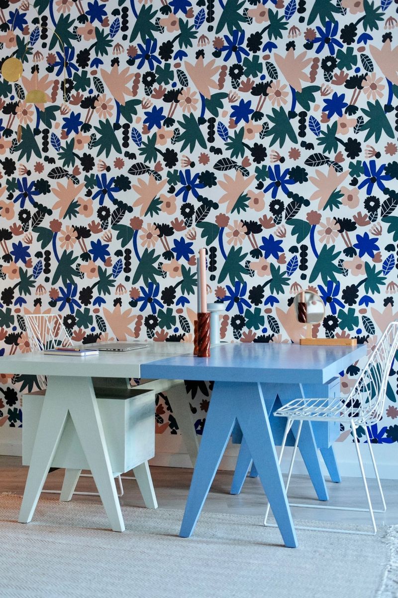 Meet me at the Wall Flower Play bloemen behang voor de kinderkamer Naturel Noord licht off white