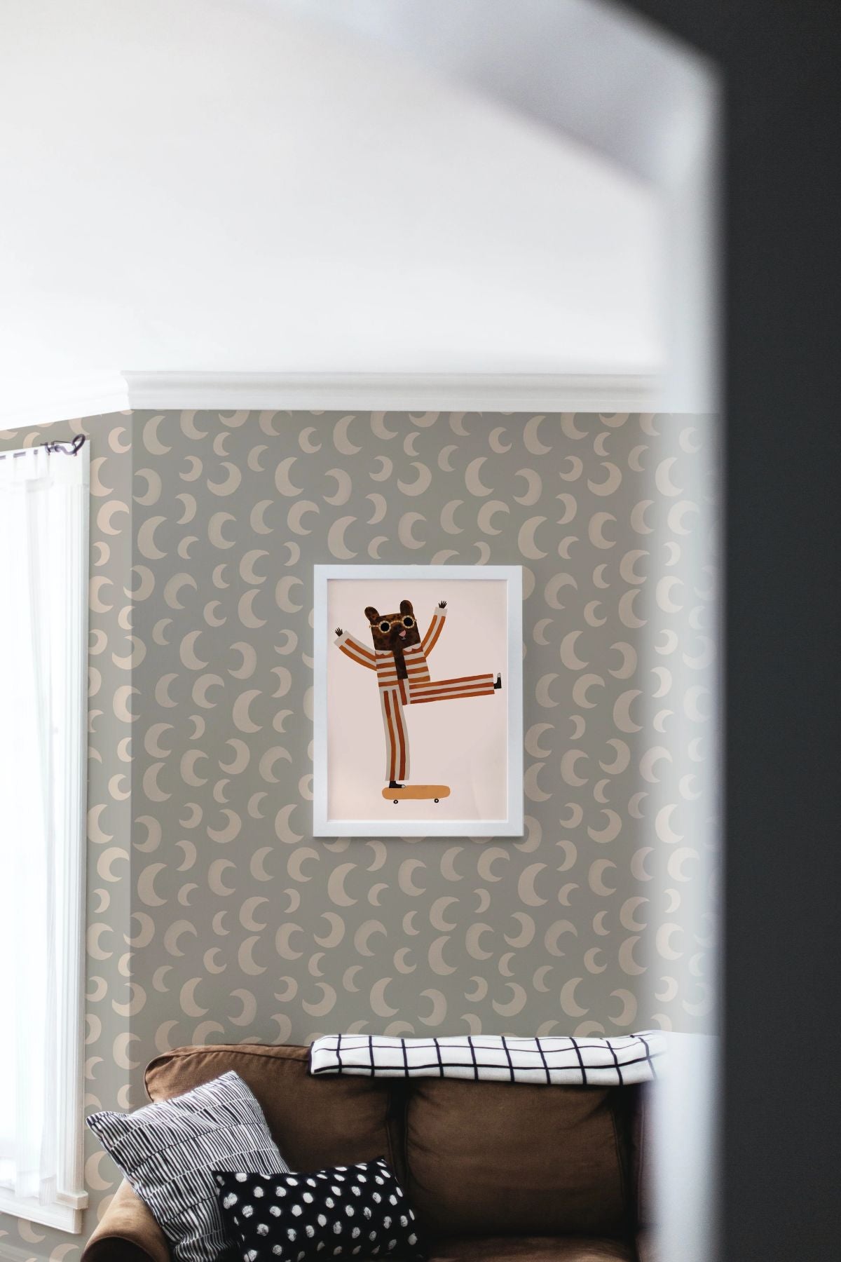 Meet me at the Wall Moon Cloud wolkjes grijs manen behang voor de babykamer of neutrale kinderkamer.