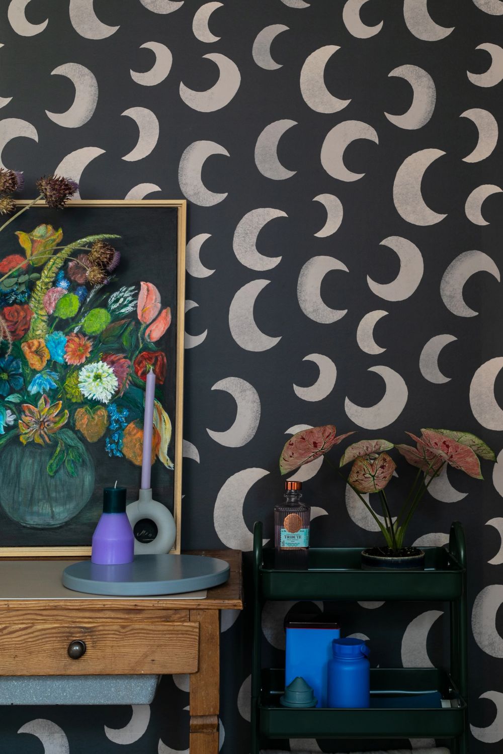 Meet me at the Wall Moon Dark Zwart manen behang voor de babykamer of neutrale kinderkamer.