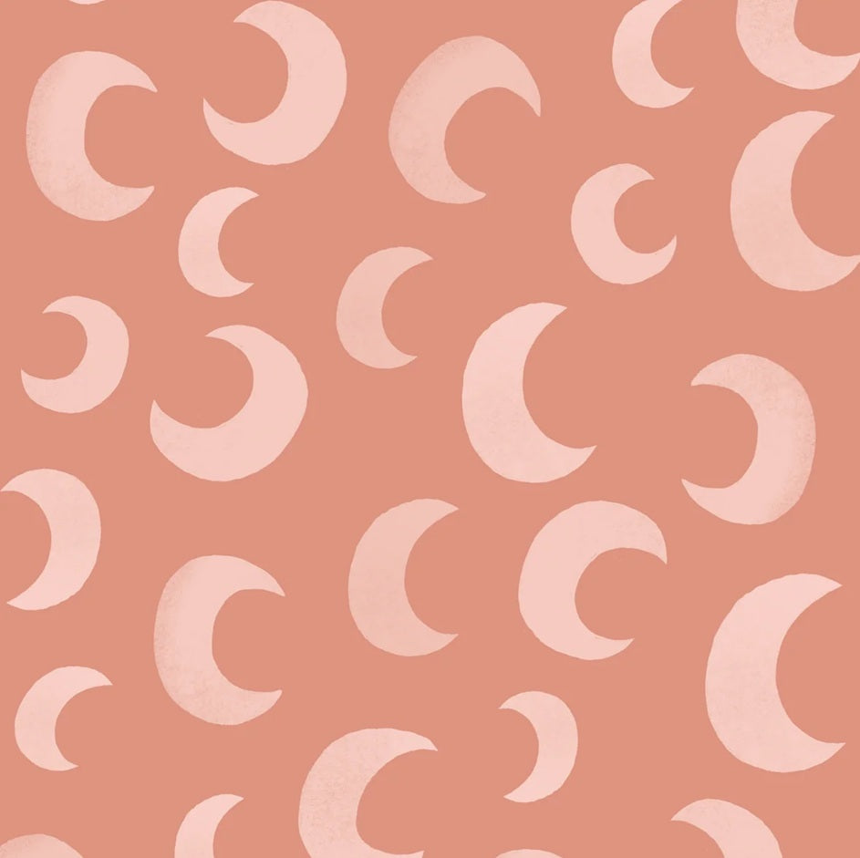 Meet me at the Wall Moon Petal warm roze manen behang voor de babykamer of neutrale kinderkamer.