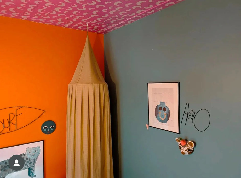 Play at Slaep Moon Pinkpop roze manen behang voor de babykamer of meisjeskamer.