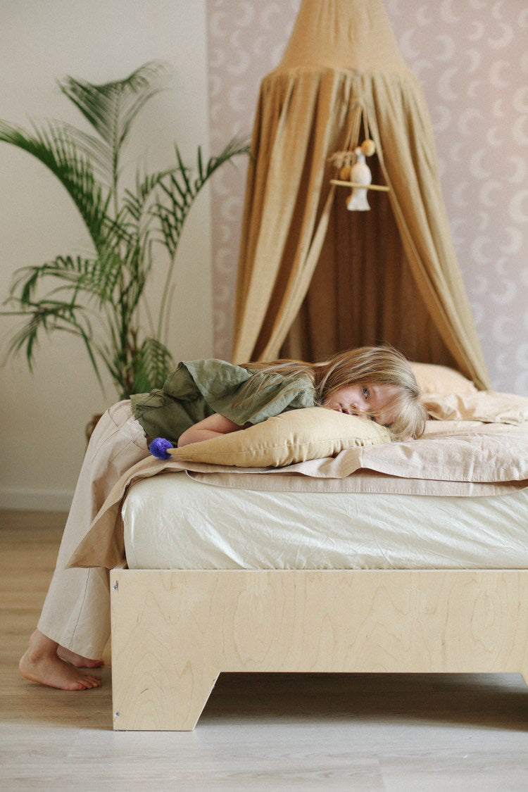 Meet me at the Wall Moon manen behang voor de kinderkamer sand zand beige