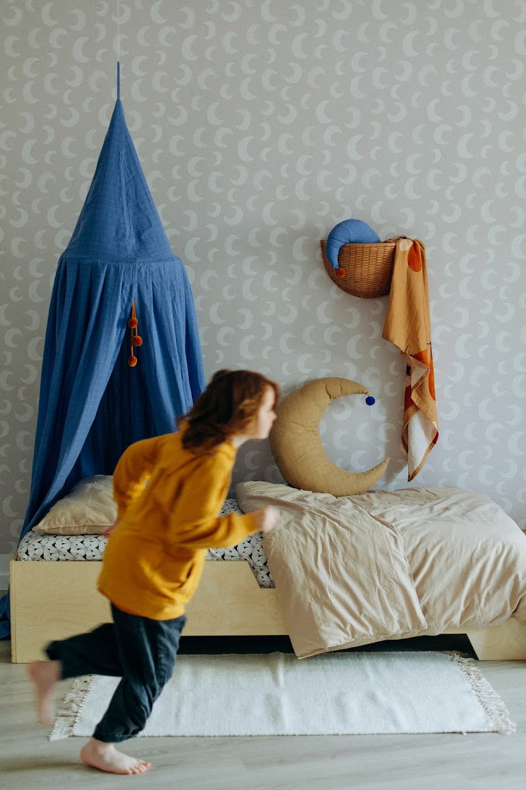 Meet me at the Wall Moon manen behang voor de kinderkamer sand zand beige