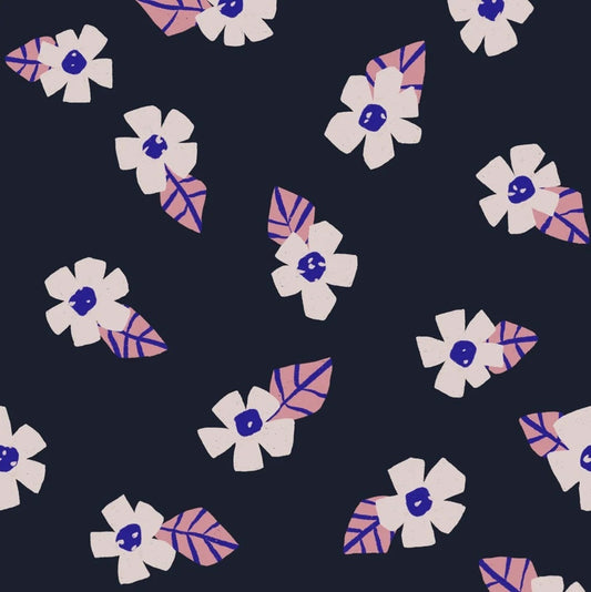 Poppy Flowers behang van Meet me at the Wall voor de kinderkamer Bloemenbehang donker blauw klaproos meisjeskamer